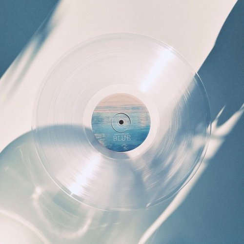 stunning photos of ‘iamamiwhoami; BLUE’ on crystal clear vinyl. its accompanying film wi