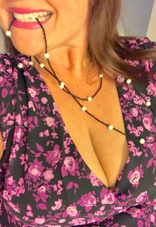 curiouswinekitten2:  Easter attire can be sexy. 😈😲💕