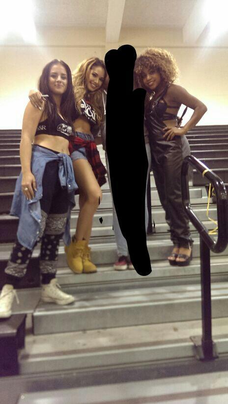 villegas-news:  Jasmine with fans yesterday.
