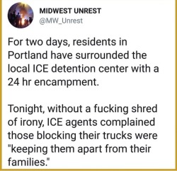 queeranarchism: https://www.rawstory.com/2018/06/cops-plead-allow-ice-employees-go-home-families-protesters-blockade-prison-portland/amp/#click=https://t.co/MSz0Go2myf