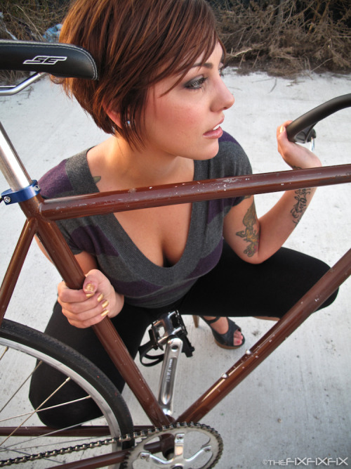 girlsandbike:Shana - The fixxx
