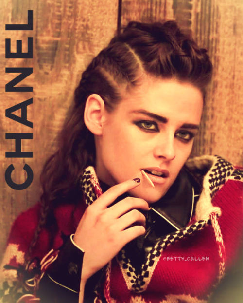 Kristen Stewart in Chanel