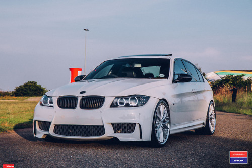 Beautiful E90 and Vossen x Work VWS-2www.vossenxwork.com