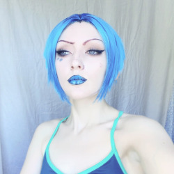 jakemuller:  this was my first attempt at painting and (poorly) cel shading a wig but i’m pretty happy with it 💙 