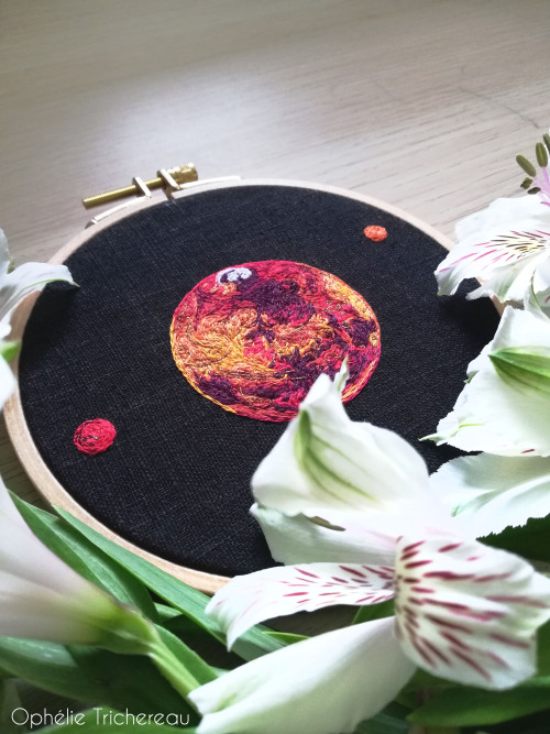 ophelie-trichereau:  “Mars”Hand embroidery.13,5 cm in diameter.DMC embroidery threads on