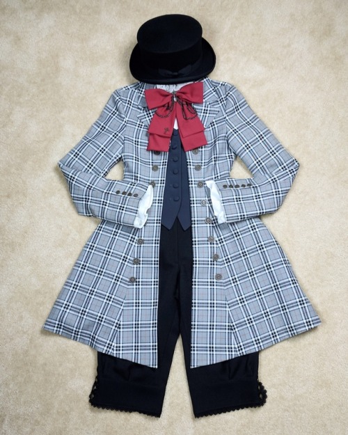 I finally got a Rolando! Need to get some more accessories for this coord before I wear it though. T