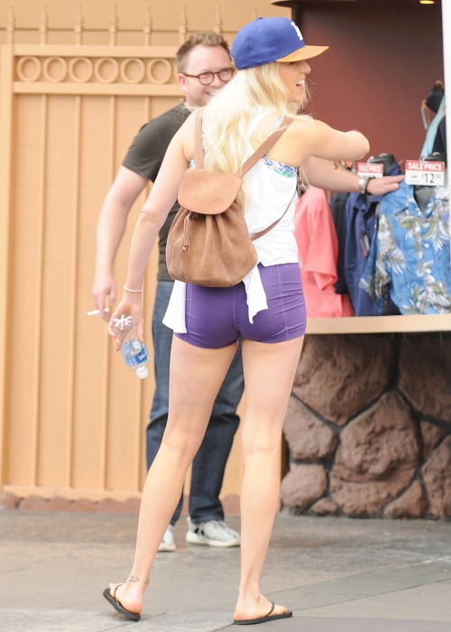 Porn Spandex shorts, nice. photos