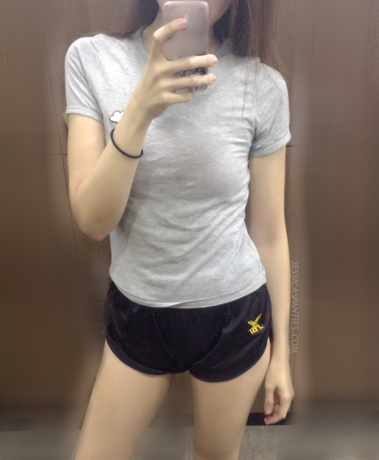 jessicaspanties:  Sweaty Work Out Photos!Happy midweek, its almost FRIYAY, and here’s