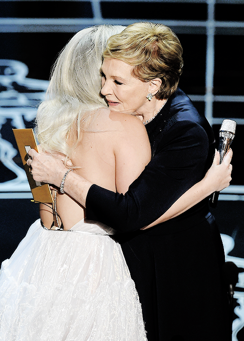 harleyquinsn-blog: An emotional Julie Andrews hugs Lady Gaga on stage at the 87th Oscars February 22, 2015 in Hollywood, California