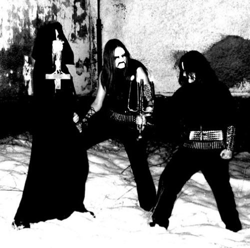 son-ov-hades:  &ldquo;The burning eyes of the werewolf  The runes written in the stone