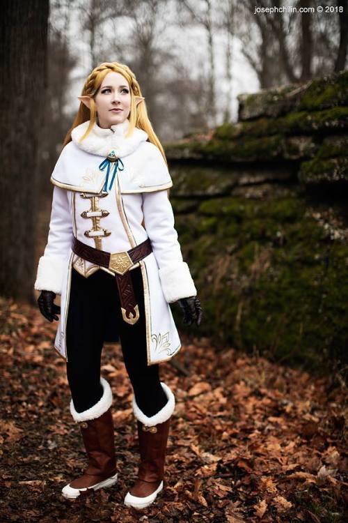 - character : princess Zelda (winter outfit)- game : Breath of the Wild- cosplayer : @atelierheidi H