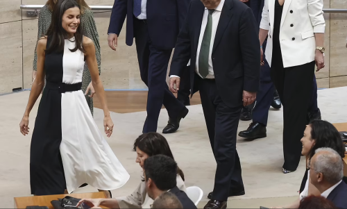 May 4, 2022: Queen Letizia and one of the awardees of the day, Inmaculada Vivas Tesón, profes