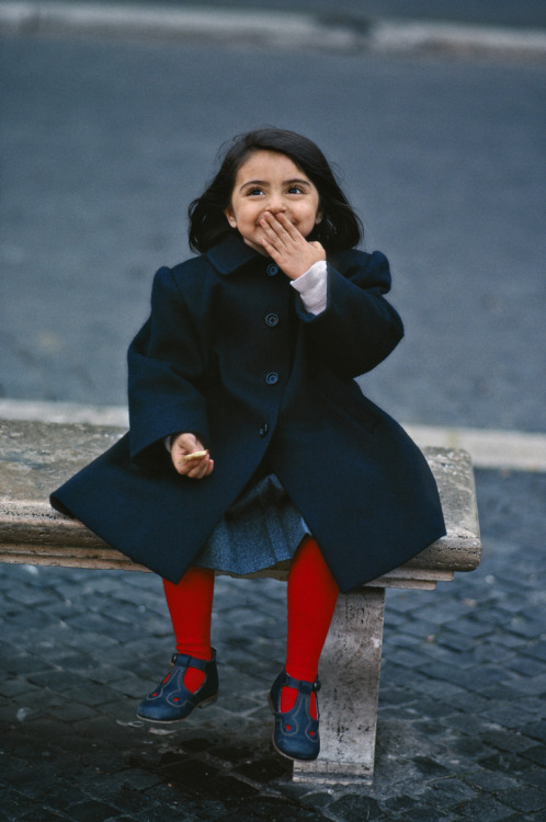 stevemccurrystudios: Today’s photo is of a little girl laughing at St. Paul’s Basilica, 