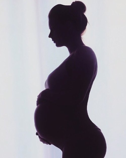 XXX maternityfashionlooks:  Such a stunning silhouette photo