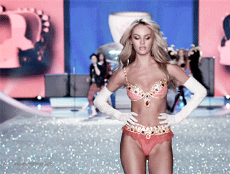 vicsecretmodels:  Candice opening the VS show with the fantasy bra 