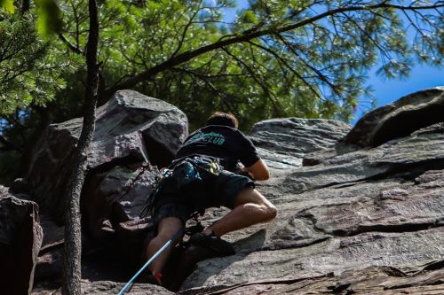 Ain’t no bluff high enuff ⛰. . . . . . . #TheApproach #Crushing #foryourpage #MountainProjects #Ou