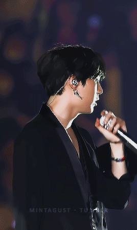 Can't Believe He's Not Just A Fever Dream Of Mine But A Real Person... {cr. Namuspromised}