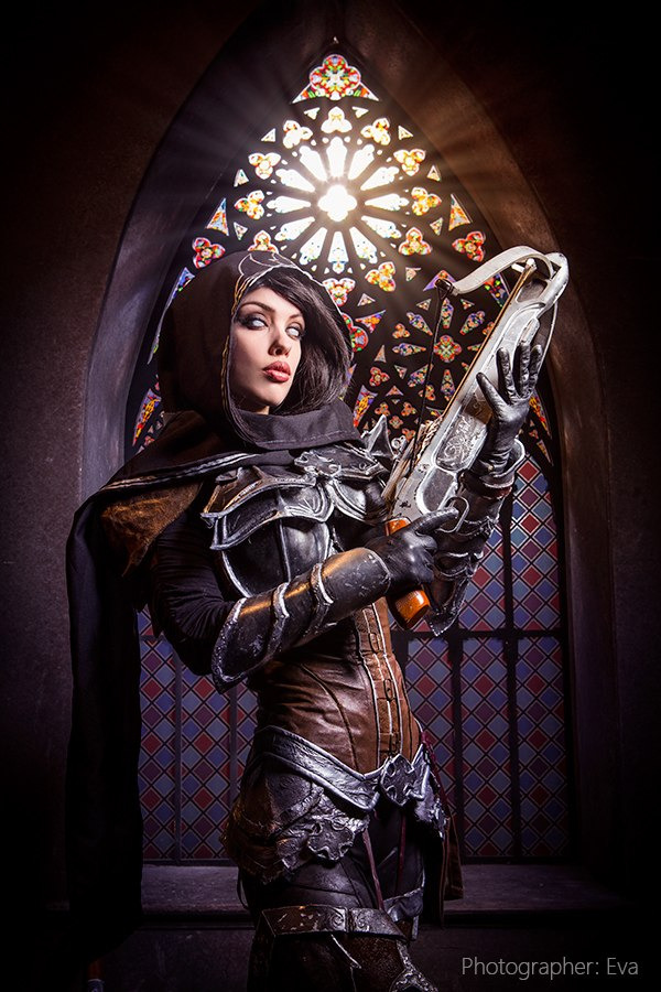 cosplayblog:   Demon Hunter from Diablo 3   Cosplayer: Freia Raven  Photographer: