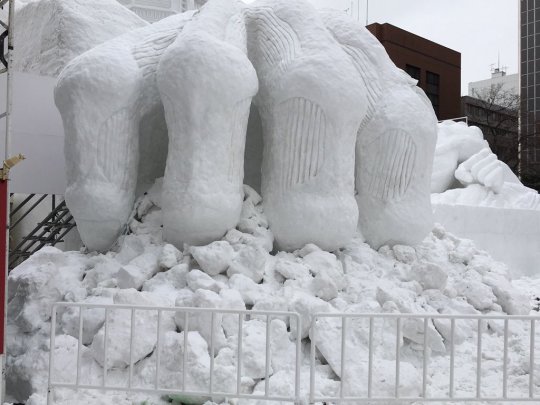 Even more looks at the Colossal Titan model and actual snow sculpture, now opened to the public at the Sapporo Snow Festival! The sculpture turns into a light show at night!The construction of the sculpture can be seen here.The WALL SAPPORO leg of the