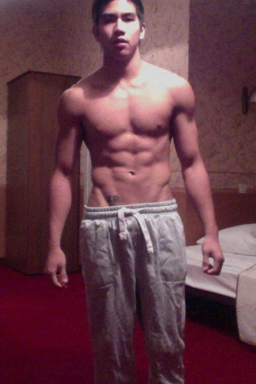 hotfilipinoboys:  Ert Vargashttp://www.facebook.com/elrenevargas3http://twitter.com/EVargasIIIhttp://instagram.com/ert_vargas