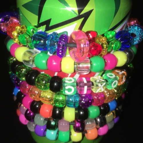 xxleaf3on-luci3nxx: Just use ur cans as a Kandi holder