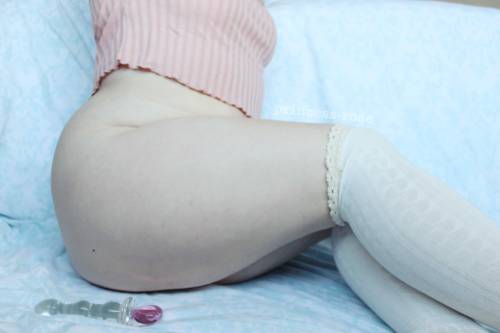 princess-rose: needy for something(don’t remove the caption it’s rude)