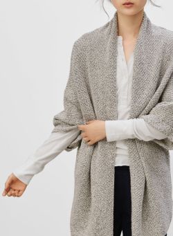 blushbouquet:  Source: aritzia.com 