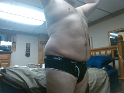 speedochubby:  massagekub:  Packing for Bear Crossing in Kansas City this weekend.   that’s all you will wear? nice!