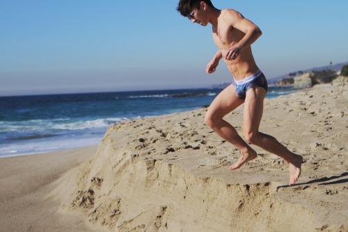 tiedyeundies:  // Take Flight in Tie Dye /// 