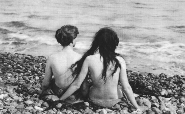  W.J. Day Girls on the Beach, 1910 Taken from the book ‘Classic &amp; Contemporary