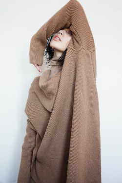 heroinchiq:  unbrilliant:  Sasha Oversized Camel Sweater. (ศ.00)  #HEROINCHIQ ´s #SUNDAY #REBLOG SPRE 03.MAY.2015