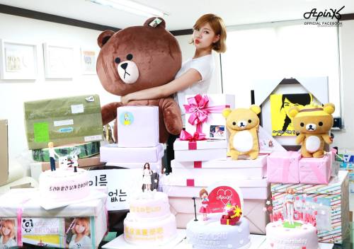 poppyent:    [Selfie] A-pink, Celebration to Ha-young’s 20th Birthday and Gifts from all over the world.  