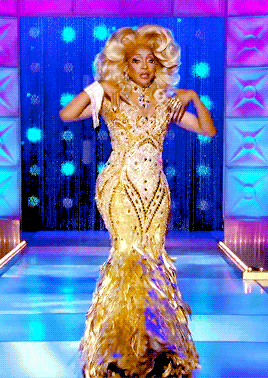 rpdrarchive:Baby, I am giving you the miniature life-size version of Ru. Very curvaceous, eleganza a