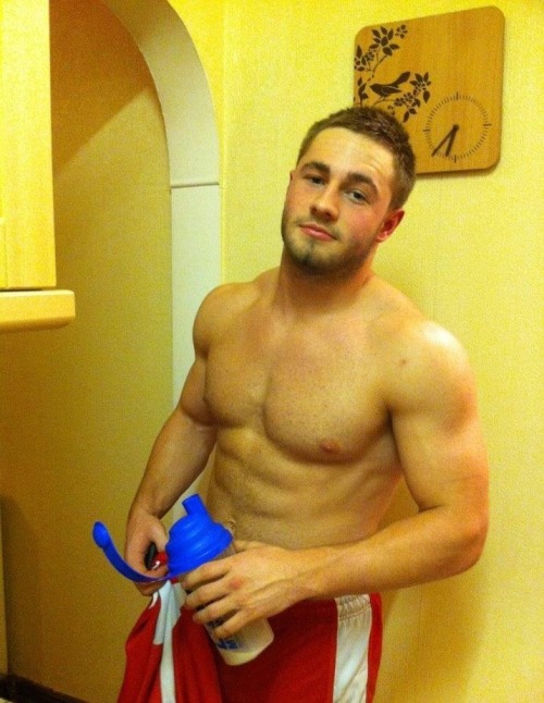 ksufraternitybrother:  PRETTY DUDE!!! KSU-Frat Guy:  Over 33,000 followers . More than 21,000 posts of jocks, cowboys, rednecks, military guys, and much more.   Follow me at: ksufraternitybrother.tumblr.com