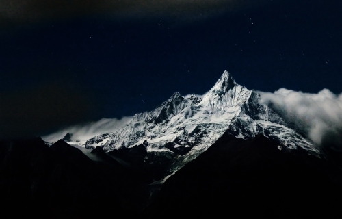 Porn Pics ashzhu:  Meili Snow Mountain, under the moonlight.