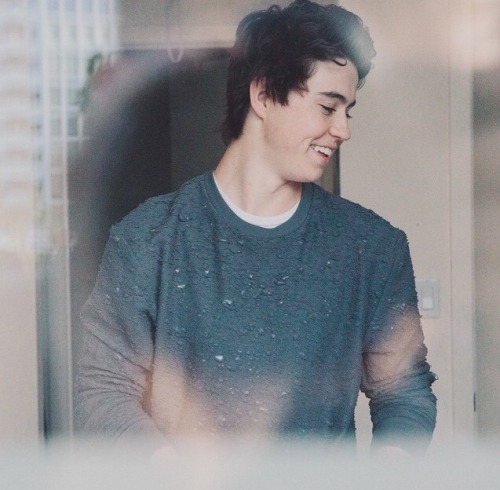 this is my new favorite pic of nash he looks so happy i love it so much…… what I would