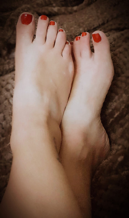 Porn photo dirtycountrygirl3:  Here you go…Red toes…Red
