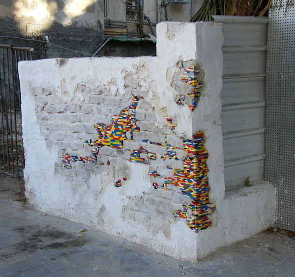 humoristics:  Awesome uses for lego You can find the rest here, EVERYBODY should