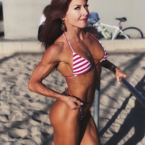 masterfbb:Mature fitness beauty in bikini47 years old ladyView more here