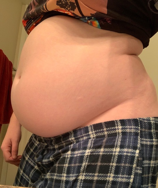 ffabellylover:Ok here’s my stuffed belly 