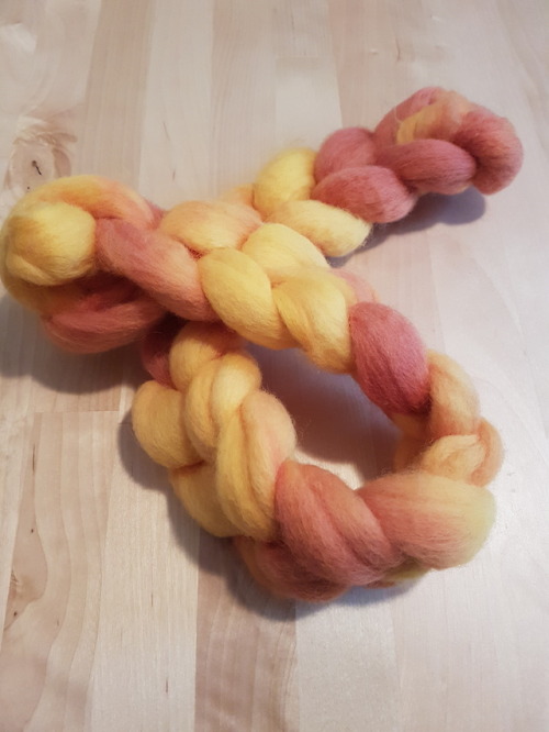 Yellow peaches 100% wool roving. Looking so fine for Spring!www.longdrawyarn.ca