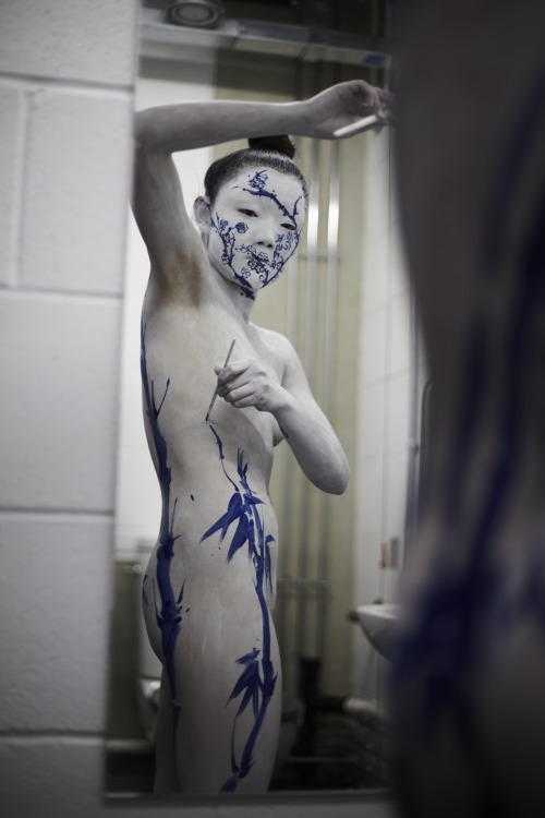 efedra:  The preparation for “Be the Inside of the Vase” performance by Echo Morgan 