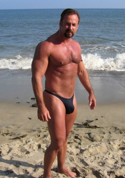 bulge-xlbigdick:  http://bulge.xlbigdick.com  .TBigCock  .HairyChestG