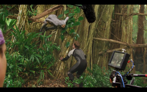 notkatniss:  IM GONNA SHIT MYSELF THEY HAD SOME PEOPLE IN MORPH SUITS PRETEND TO BE MONKEYS 