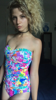 shay-gnar:  absolutely in love with my new one piece