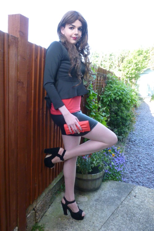 lucy-cd:  Pictures | OutsideGorgeous! love this outfit, so cute <3