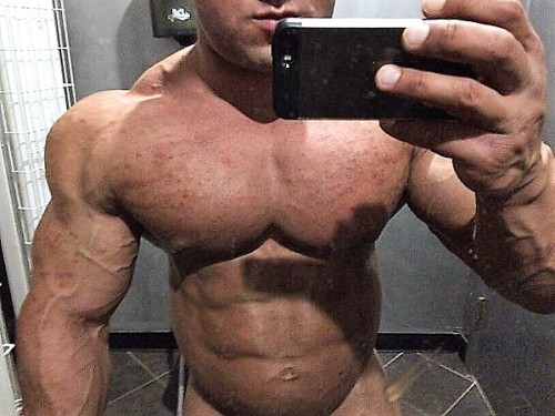 muscleroidaddict:  Anthony Petrella @ptla93No stranger to juice