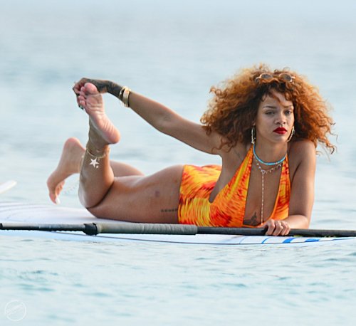 candycoatedtoes:Rihanna