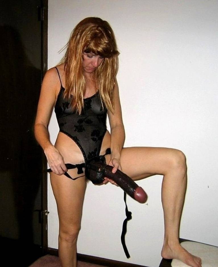 women-fuck-men:  Click here to see huge pegging/strapon collection   A special treat