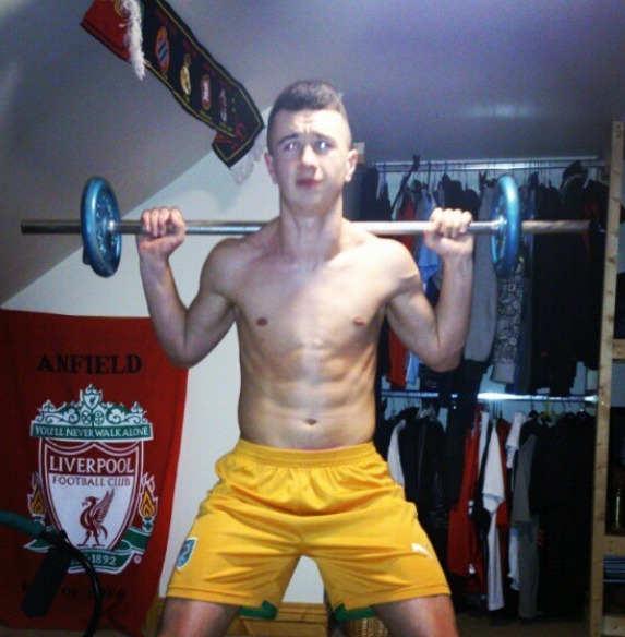 gaalads:  This is one of the hottest lads I know and trust me his body is just constantly